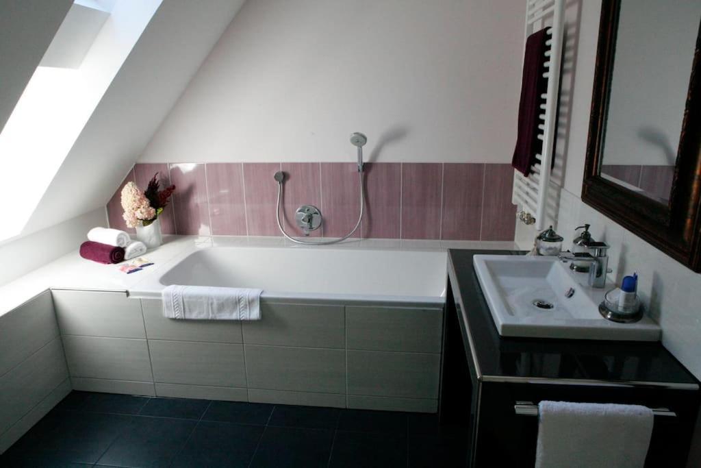 Haus Keppelborg: Zi Antonia Mit Kirchplatzblick Lägenhet Heek Exteriör bild